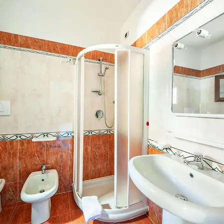 Appartamento 1 Bedroom Amazing In Golfo Aranci